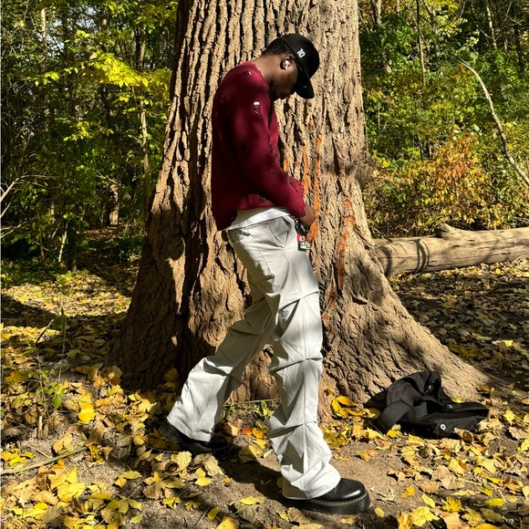 'Crinkle' Cargos
Color:Gray
Size M // Waist 29/30 - Picture 4 of 4